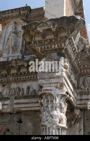 Detail-Mauerwerk der Ruinen des römischen Forums Augustus Nerva Tempel Minerva Rom Italien Stockfoto