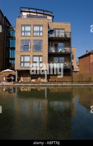 Moderne Appartements Grand Union Canal Berkhamsted Hertfordshire Stockfoto