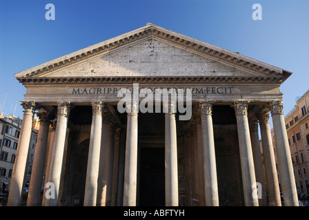 Antike Pantheon Fassade in Piazza della Rotunda Kirche Tempel Rom Italien Stockfoto