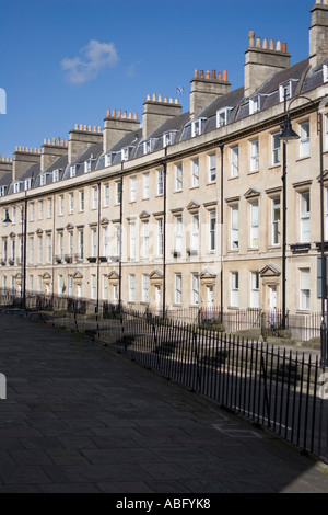 Reihe von typischen georgianischen Stadthäusern in Bath Spa, Somerset, England, Europa. Stockfoto