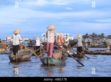 VIETNAM MEKONG DELTA FLOATING MARKET Stockfoto