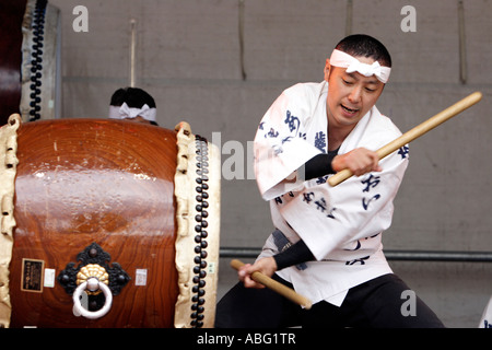 Japanischen Taiko-Trommler führt am Hamburger Hafen Festival. Stockfoto