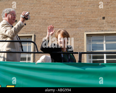 DELIA SMITH NORWICH CITY CENTRE FOR BÜRGERLICHEN EMPFANG IM RATHAUS FÜR DAS TEAM VON NORWICH CITY FC NORFOLK EAST ANGLIA ENGALND UK Stockfoto