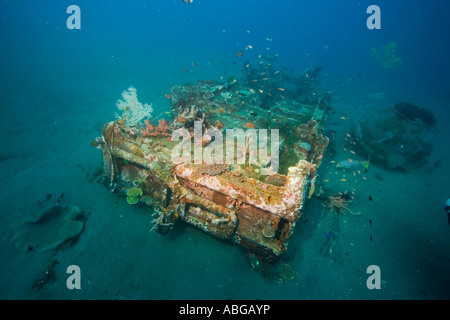 Autowrack unter Wasser. Stockfoto