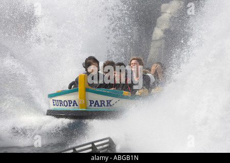 Wasser-Achterbahn Poseidon, Europäische Park Rust, Baden-Württemberg, Deutschland. Stockfoto