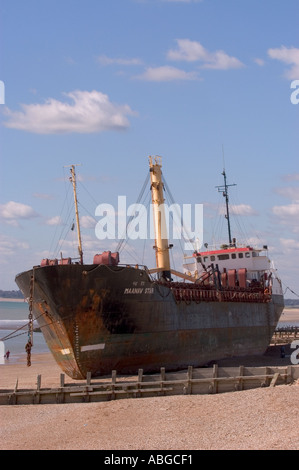 Versunkenem Schiff der Manaav Stern am Strand bei Sturz in der Nähe von Roggen in East Sussex nach einem großen Sturm im September 2004 Stockfoto