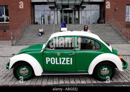 Original Green Volswagen Käfer Polizeiwagen sieht in Hamburg, Deutschland Stockfoto