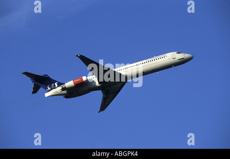 SAS McDonnell Douglas MD87 Taking off Flughafen Birmingham, West Midlands, England, UK Stockfoto