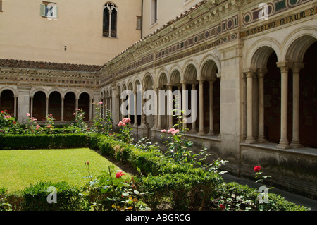 im Inneren der Basilika San Paolo in Rom Stockfoto