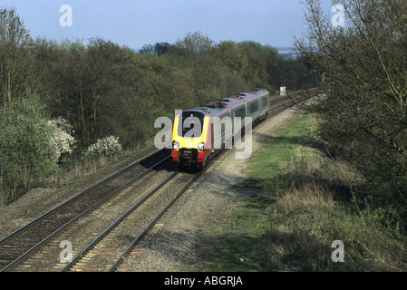 Jungfrau-Züge-Voyager Diesel trainieren bei Hatton Bank, Warwickshire, England, UK Stockfoto