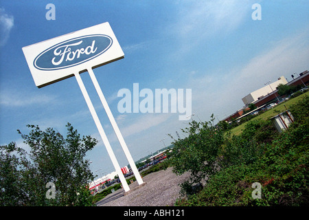 Außenseite des Ford-Motorenwerk in Bridgend South Wales UK Stockfoto