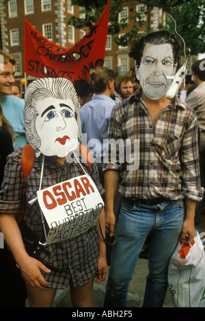 CND Campaign for Nuclear Disarmament Rally im Hyde Park London gegen Margaret Thatcher und gegen Ronald Reagan Demonstranten der 1982 1980er Jahre HOMER SYKES Stockfoto