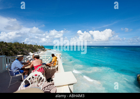 Terrasse des Crane Beach Hotel, Crane Beach, South East Coast, Barbados, kleine Antillen, West Indies, Karibik Stockfoto