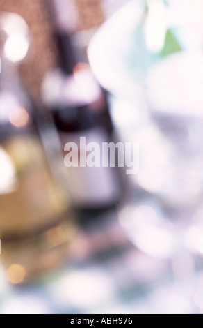 Gruppe von Flaschen und Gläser sehr soft-Fokus Stockfoto