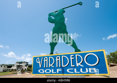 Anmeldung für Varadero Golf Club mit dem Mansion Xanadu in der Ferne, Varadero, Kuba Stockfoto