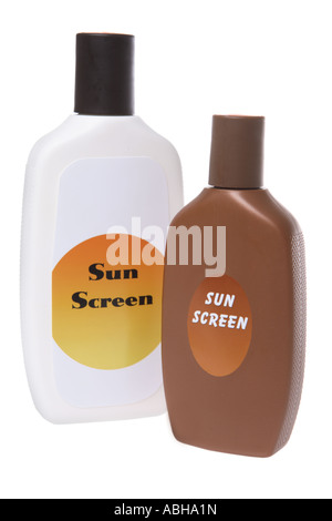 Sonnenschutz-Lotion-Flaschen auf weißem Hintergrund ausschneiden Stockfoto