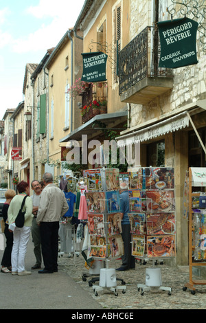 Die ummauerte Stadt der Bastide de Monpazier in der Dordogne Region Frankreich-Souvenir-shop Stockfoto