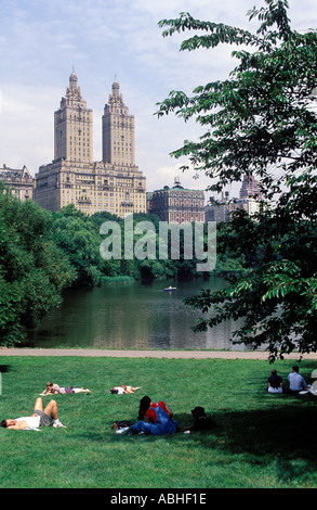 CENTRAL PARK UND DAKOTA BUILDING IN NEW YORK Stockfoto