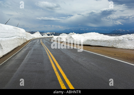 Oberen Rand der Beartooth pass US Highway 212 in June Montana USA Vereinigte Staaten von Amerika Stockfoto