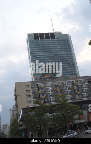 Der Kontrast zwischen alten und modernen Gebäude in Warschau-Polen-Osteuropa Stockfoto