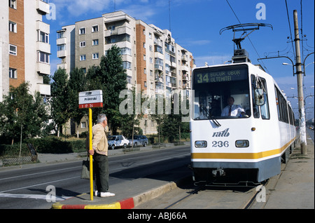 Bukarest, Rumänien. Moderne RATB Straßenbahn Haltestelle. Stockfoto