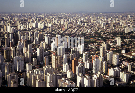 Sao Paulo, Brasilien. Luftaufnahme der Stadt mit Hochhäusern, die Dehnung in die Ferne. Stockfoto