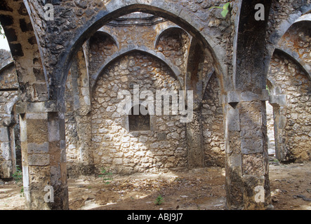 Gebetsnische oder Mihrab im nördlichen Gebet Hall von Kilwa Moschee Süd-Tansania, c. 12 des 13. Jahrhunderts. Stockfoto