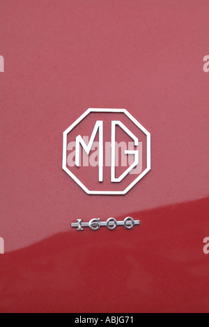 MGA Mg Morris Garage Logo Emblem Abzeichen rot Stockfoto