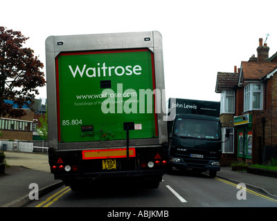 Waitrose und John Lewis Lorries in Ashstead Surrey England Stockfoto