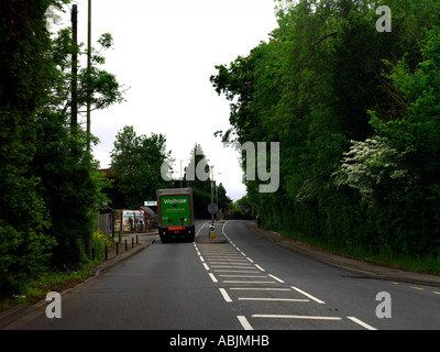 Waitrose LKW auf Landstraße in Ashstead Surrey England Stockfoto