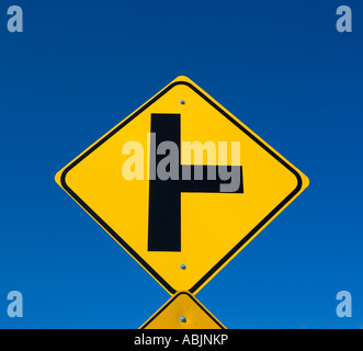 Niedrigen Winkel Blick auf Straße Zeichen Stockfoto