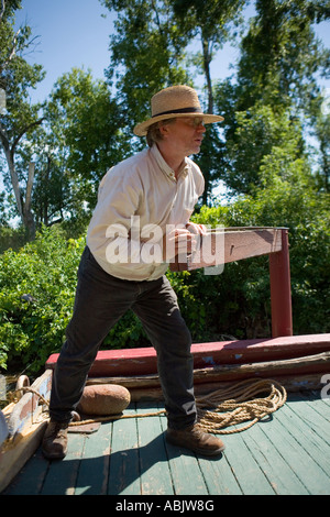 Pinne Mann am Ruder Eriekanal Dorf Rom New York Oneida County Stockfoto