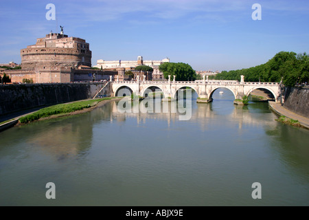 Ponte Sant Angelo in Rom und schloss Italien Stockfoto