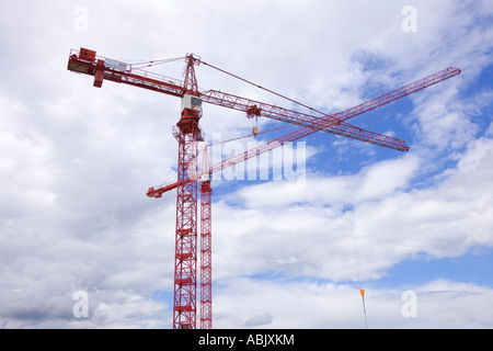 zwei Kräne auf der Baustelle Stockfoto
