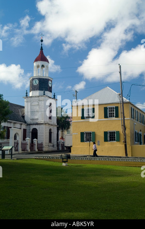 Kirchturm und Dänisch Westindien-Kompanie Lagergebäude, Christiansted, St. Croix, Amerikanische Jungferninseln Stockfoto