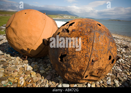 Paar rostige alte Bojen Stockfoto