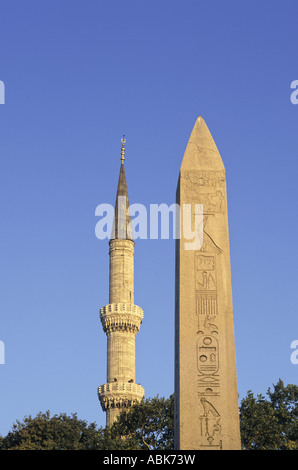 Ägyptischer Obelisk in der Nähe von Blaue Moschee in der Altstadt von Istanbul, Türkei Stockfoto