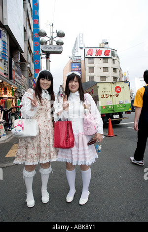 Japanische Mädchen posieren in Harajuku Bezirk von Tokio in Japan. Stockfoto