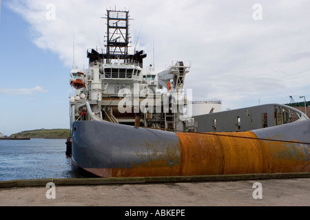 Öl liefern Schiff im Hafen von Aberdeen Stadtzentrum und Docks - Schottland, Vereinigtes Königreich Stockfoto