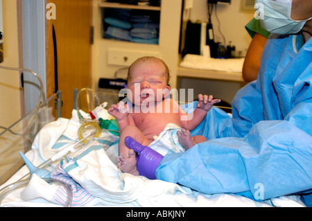 Postpartale Betreuung von jungen per Kaiserschnitt San Diego Kalifornien USA geliefert Stockfoto