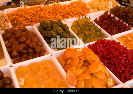 Glace, Früchten und Marzipan Süßigkeiten zum Verkauf an den Straßenmarkt Cours Saleya in Nizza Südfrankreich Stockfoto