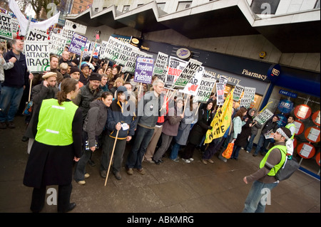 Anti-Krieg angreifen nicht Proteste in Birmingham 2003 Irak. Stockfoto
