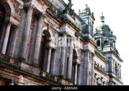 Glasgow City Chambers Architektur entlang George St an einem sonnigen Tag. Stockfoto