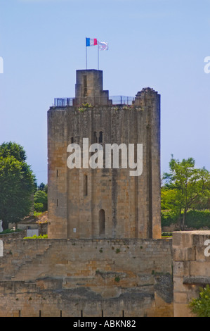 Die emblematischen Chateau du Roi (Königsburg) Turm Bergfried im Saint Emilion Dorf Saint Emilion Dorf Bordeaux Gironde Aquitaine Frankreich Stockfoto