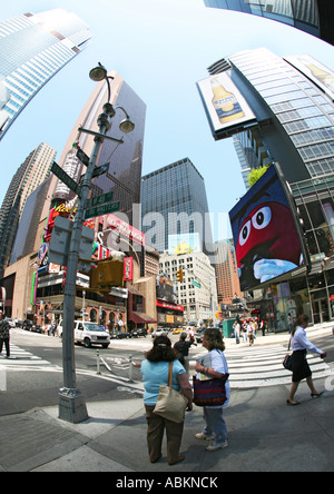 Eine abstrakte Weitwinkelaufnahme des Boradway Junction New York an einem sonnigen Tag im Mai 2007 Stockfoto