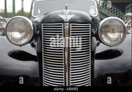 Austin 10 traditionelle Oldtimer Kühlergrill mit Austin 10 Abzeichen und große Scheinwerfer, 1939 Stockfoto