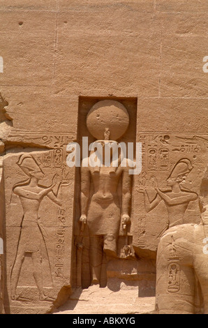 Falcon leitete Sonnengott Ra bei Ramses II, Abu Simbel Tempel, West Bank des Nasser-Sees, Süden von Ägypten Stockfoto