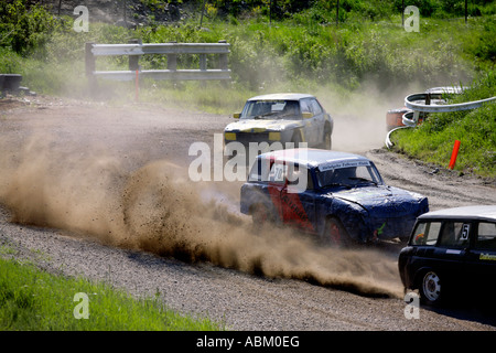 Staub und Kies Folkrace Banger Racing Autos Kurve durch gewundene Landstraßen in Torslanda Rennbahn Göteborg kotzte Stockfoto