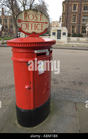 Roten Briefkasten London Stockfoto