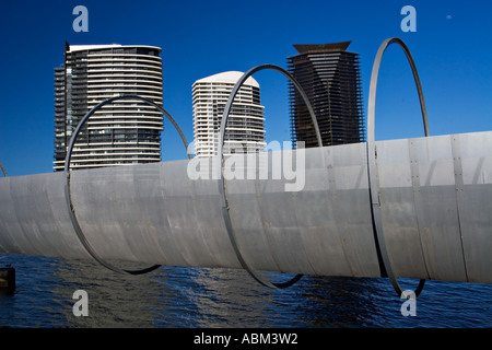 Melbourne Docklands / moderne Stahl-Webb-Brücke in Melbourne Docklands / Melbourne Victoria Australien. Stockfoto